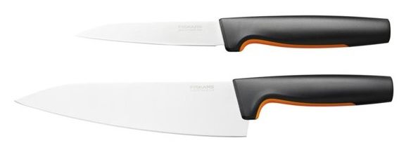 Zestaw noży Functional Form 1057557 od Fiskars wykonanych z trwałej, japońskiej stali nierdzewnej.