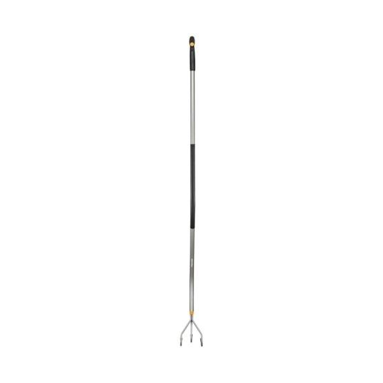 Kultywator z wygiętym trzonkiem Ergonomic 1076978 Fiskars1