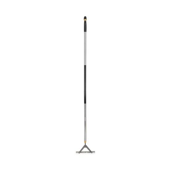 Odchwaszczacz z wygiętym trzonkiem Ergonomic 1077110 Fiskars1
