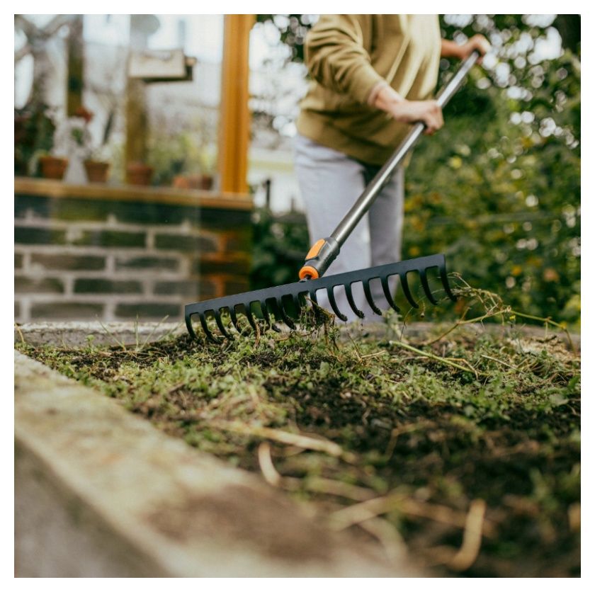 Grabie 16-zębne metalowe OneClick 1080678 Fiskars99