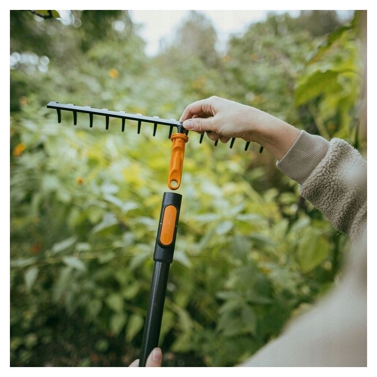 Grabie 16-zębne metalowe OneClick 1080678 Fiskars88