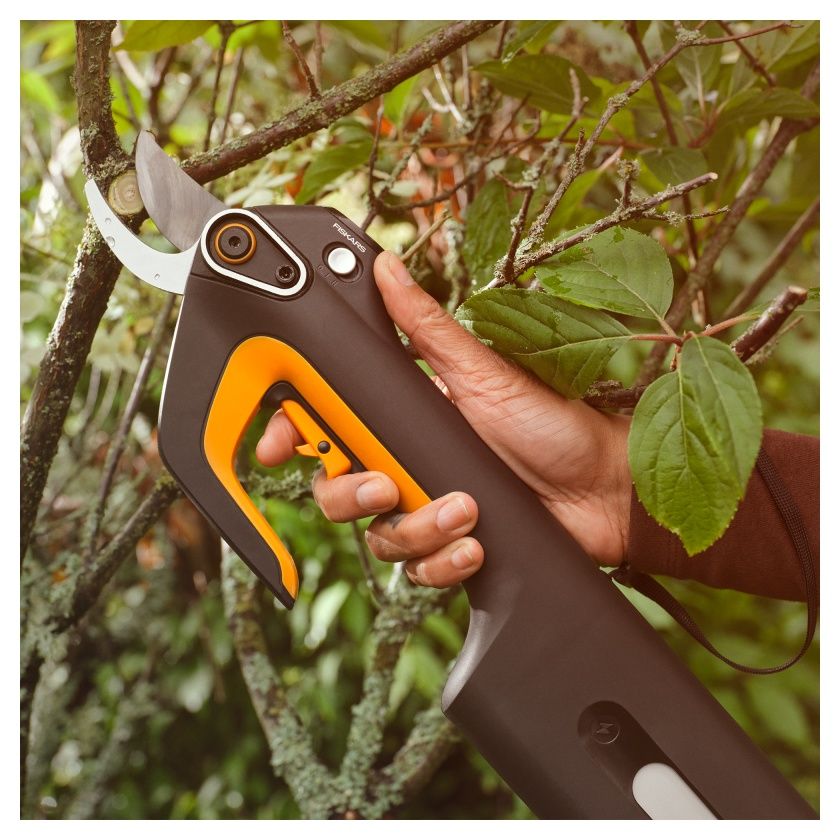 Sekator elektryczny akumulatorowy L 12V 4Ah 1082298 Fiskars6