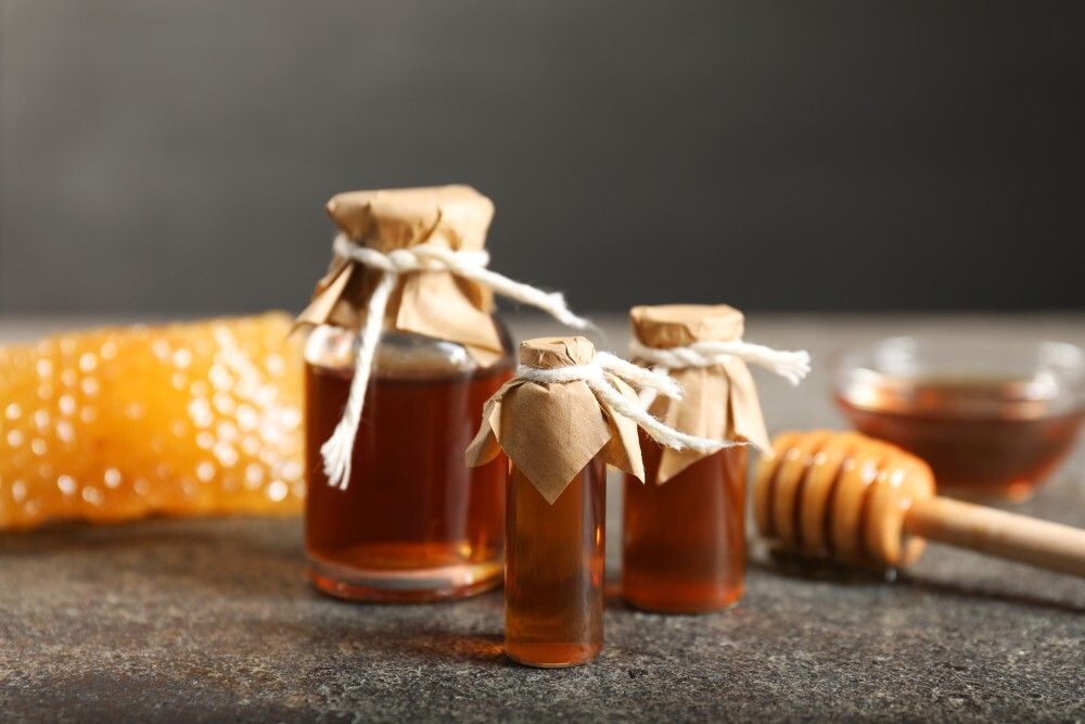 Domowa nalewka z miodem &ndash; fot. Shutterstock