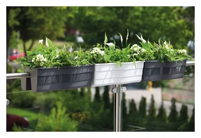 Doniczka na balustradę Fala Form-Plastic &ndash; aranżacja